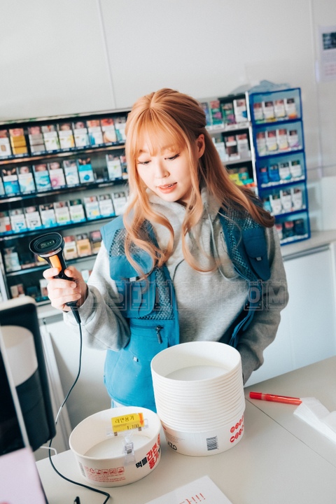 [Loozy] - Twitter girl.jpg